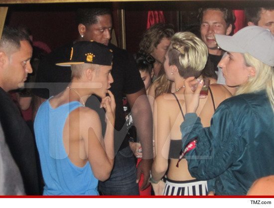 Is Justin Bieber Canoodling with Miley Cyrus?