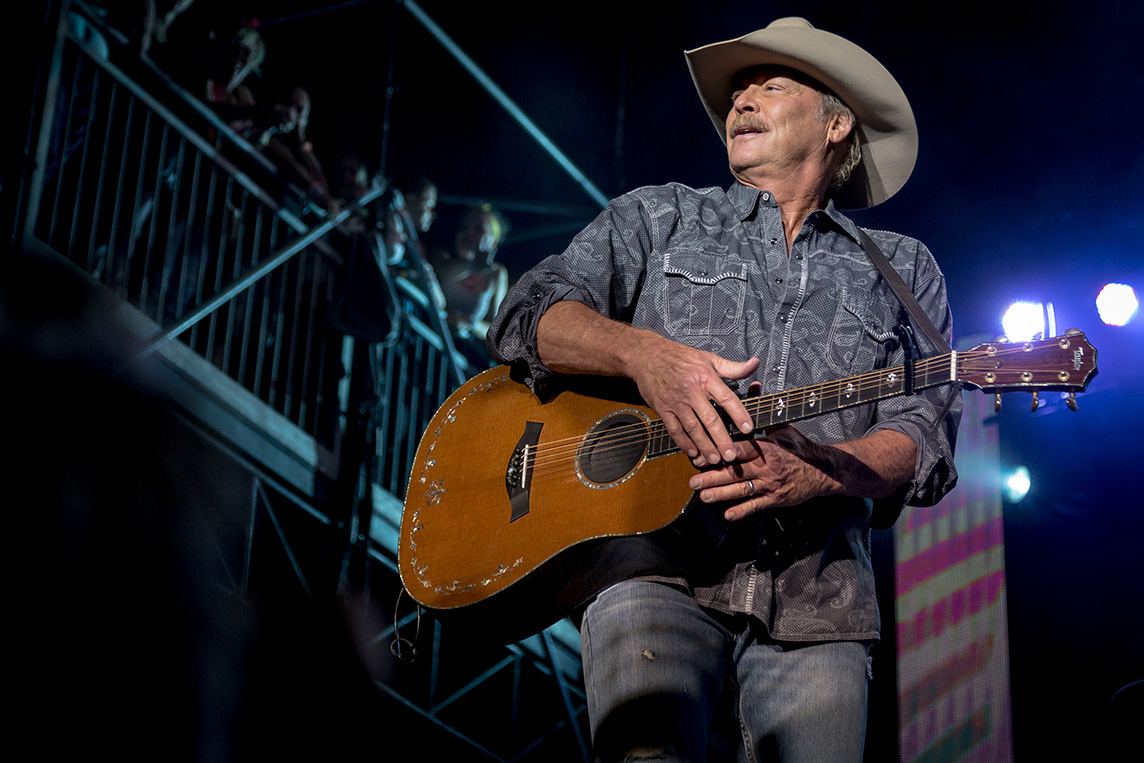 ALAN JACKSON RELEASES FOURTH BATCH OF HIS SIGNATURE “SILVERBELLY” WHISKEY